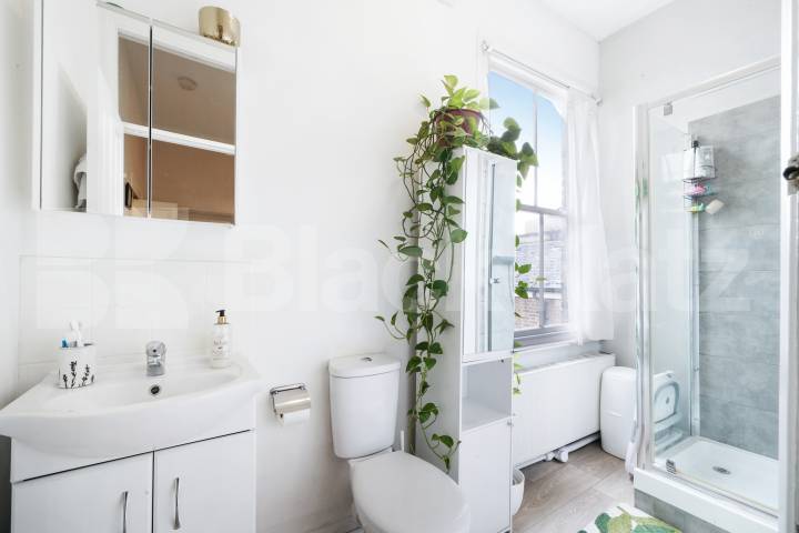 			2 Bedroom, 1 bath, 1 reception Flat			 Woodville Gardens , Ealing Broadway